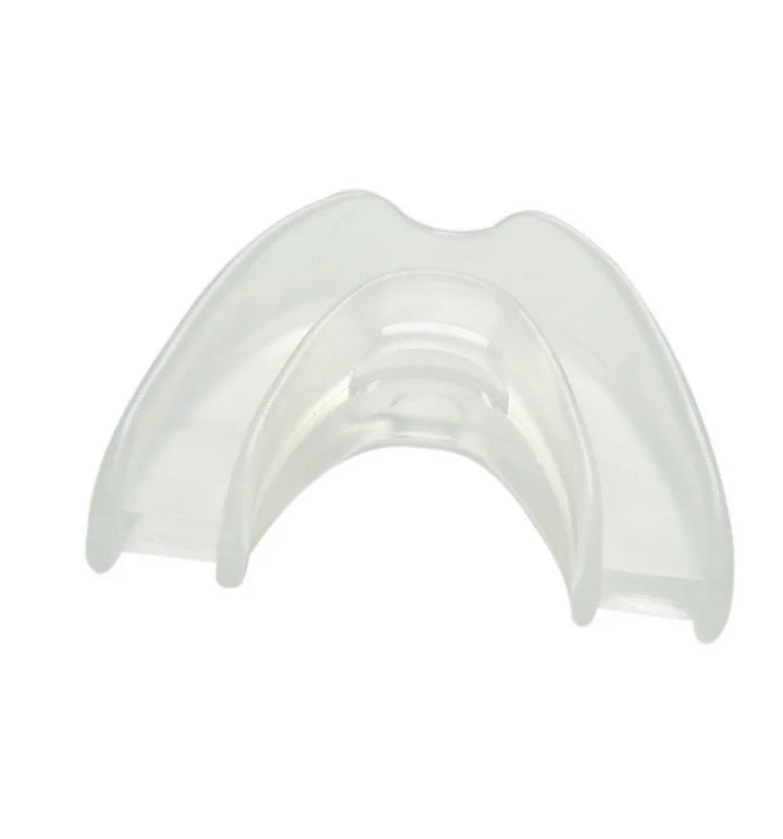 Transparente Zahnschiene aus Kunststoff, kieferorthopädisches Hilfsmittel, zahnmedizinisches Gerät.