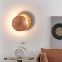 Moderne runde Wandleuchte aus Kupfer, warmes Licht, Wohnzimmerdekoration, zeitgenössisches Design.