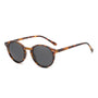 Braune Sonnenbrille mit runden Gläsern, Tortoise-Muster, UV-Schutz, modisches Accessoire.