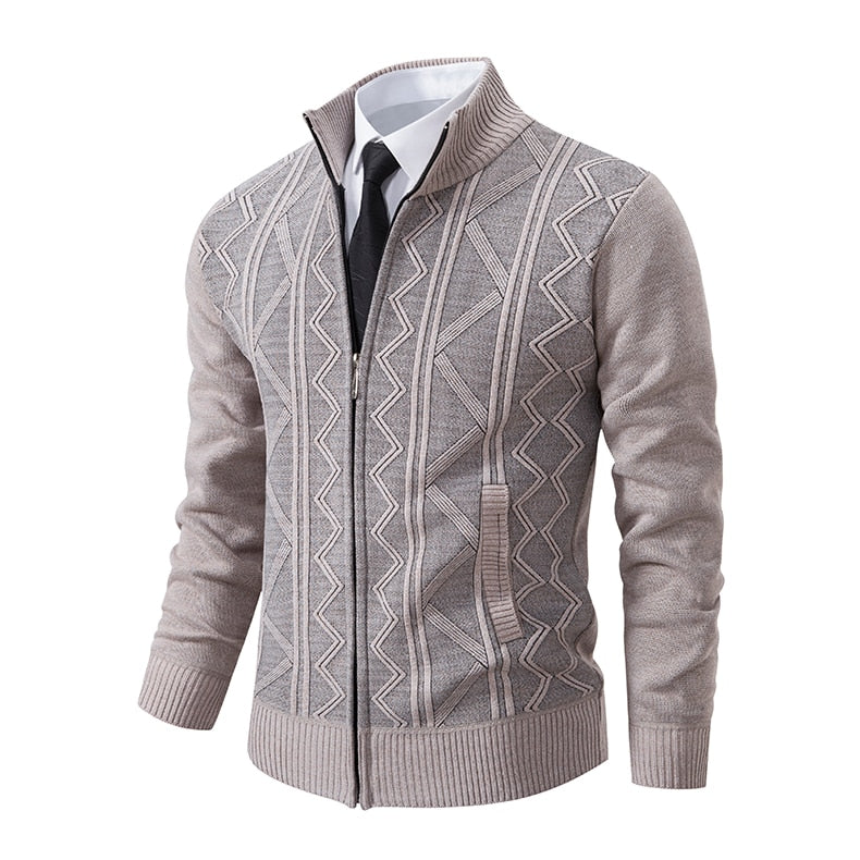 Herren Strickjacke beige, geometrisches Muster, Reißverschluss, eleganter Stil, Herbstmode.
