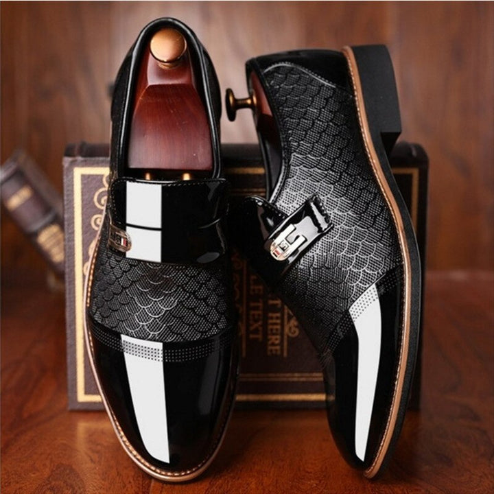 Schwarze Herren-Lederslipper mit Schnalle, elegantes Design, rutschfeste Sohle, formell.