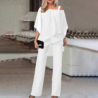 Elegantes weißes Damen-Outfit, zweiteilig, schulterfrei, ideal für Sommermode und Abendveranstaltungen.
