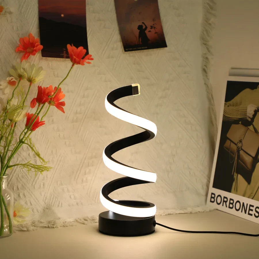 Moderne LED-Tischlampe in Spiralform, schwarz-weiß, dekorativ, energiesparend, für Wohnzimmer.