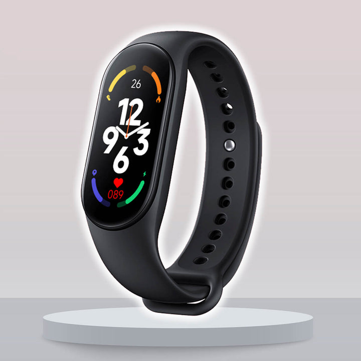 Schwarzes Fitnessarmband mit Farbdisplay, Herzfrequenzmesser, Schrittzähler, modernem Design.