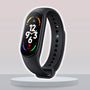 Schwarzes Fitnessarmband mit Farbdisplay, Herzfrequenzmesser, Schrittzähler, modernem Design.