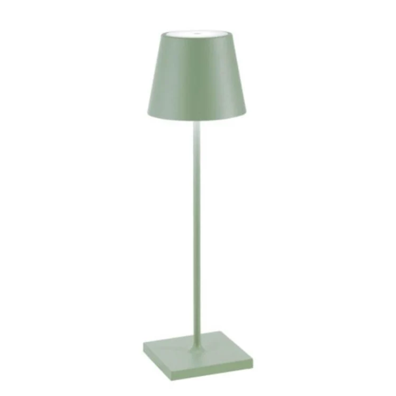 Grüne Tischlampe aus Metall, modernes Design, ideal für Wohnzimmer oder Bürobeleuchtung.