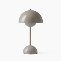 Beige Tischlampe aus Metall, modernes Design, Pilzform, skandinavischer Stil, Wohnkultur.