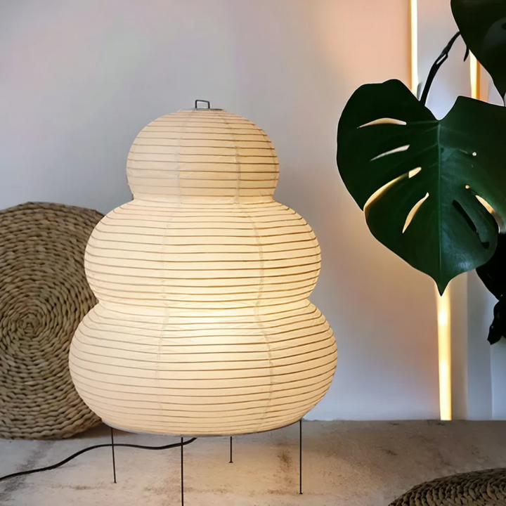 Papierlampe in Kürbisform, warmes Licht, modernes Design, Wohnzimmerdekoration, beige.