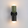 Moderne Wandleuchte, zweifarbig grün und schwarz, minimalistisch, Innenbeleuchtung.