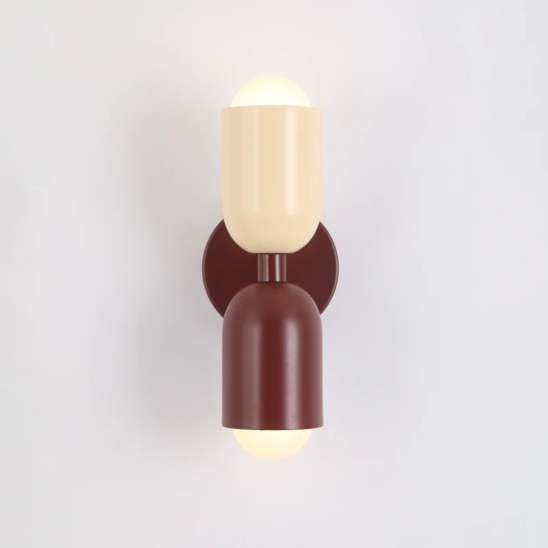Zweifarbige Wandleuchte, beige und braun, modernes Design, Innenbeleuchtung, minimalistisch.