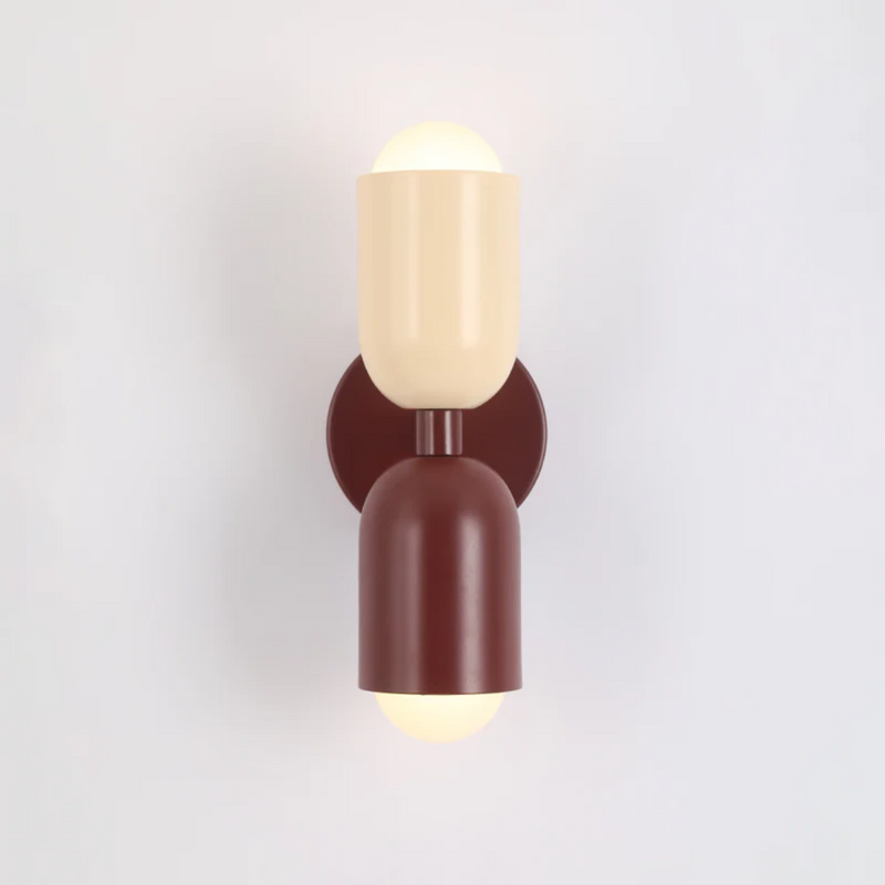 Zweifarbige Wandleuchte, beige und braun, modernes Design, Innenbeleuchtung, minimalistisch.