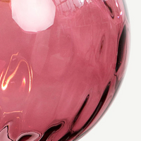 Rosa Glasvase mit glänzender Oberfläche, dekorativ, modern, für Wohnkultur.