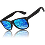 Schwarze Sonnenbrille mit blauen verspiegelten Gläsern, reflektiert Stadtansicht.