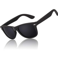 Schwarze Sonnenbrille, klassisches Design, UV-Schutz, Unisex, modisch, Accessoire.