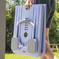 Tragbares lila Fitnessgerät mit Griffen, ideal für Heimtraining und Muskelaufbau im Freien.