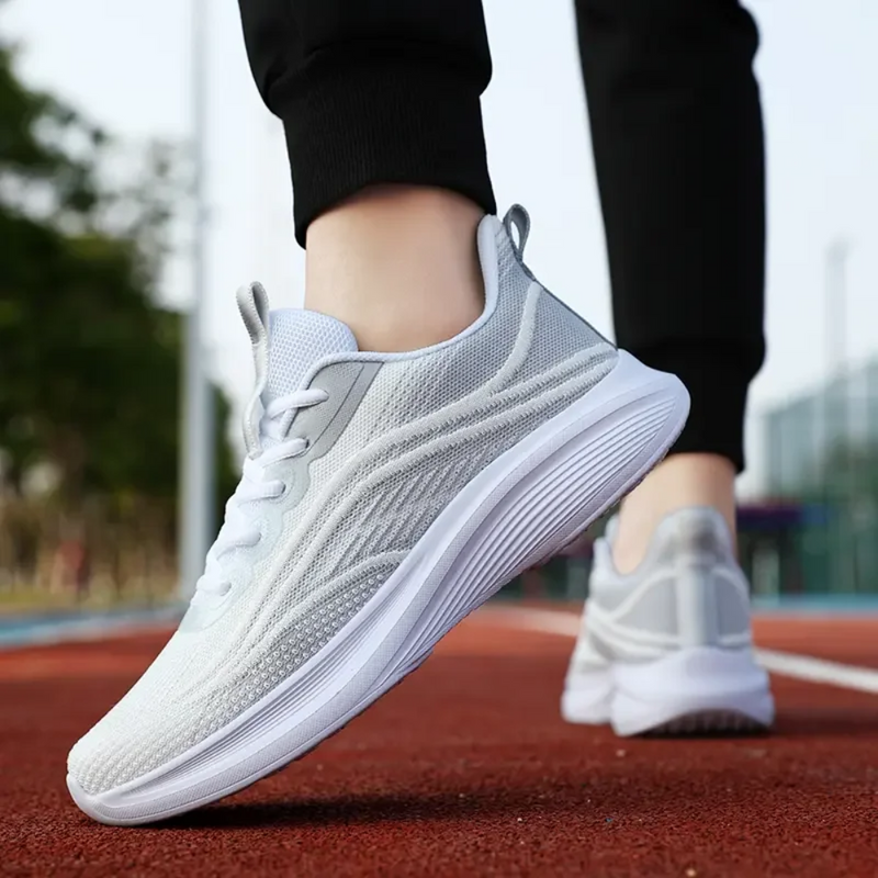 Weiße Damen-Laufschuhe, atmungsaktiv, leicht, ideal für Sport und Freizeit.