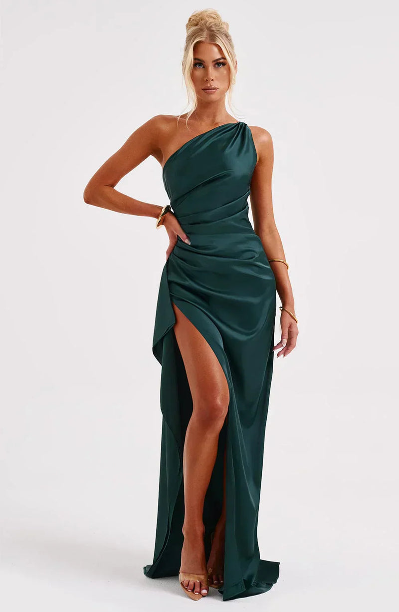 Stilvolles Satin-Kleid mit Falten und Schulterdetail - Selene