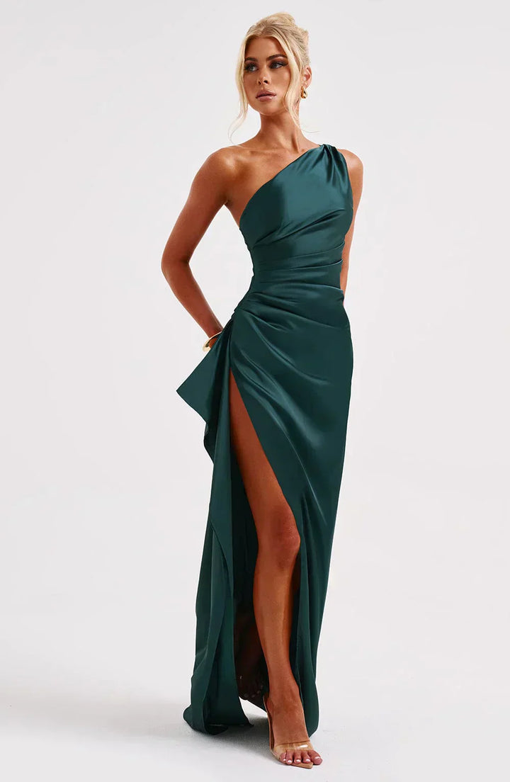 Stilvolles Satin-Kleid mit Falten und Schulterdetail - Selene