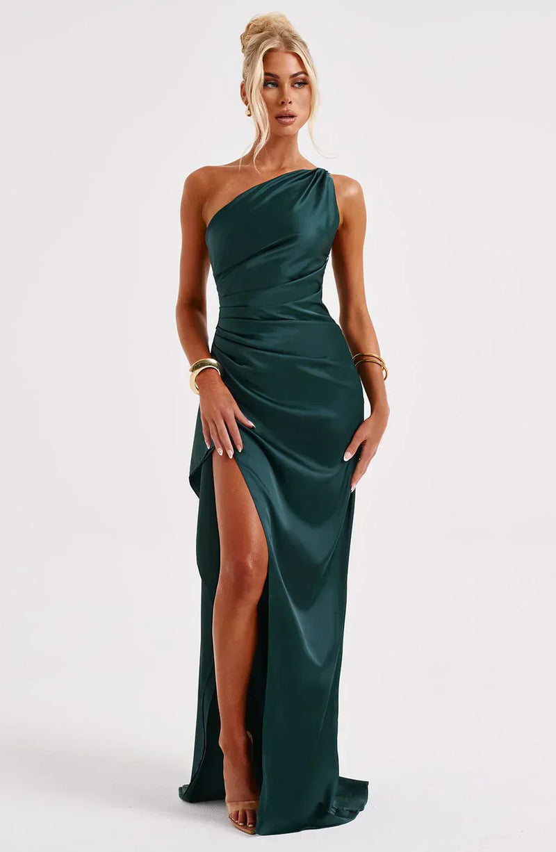 Stilvolles Satin-Kleid mit Falten und Schulterdetail - Selene