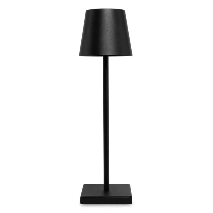 Schwarze Tischlampe aus Metall, modernes Design, ideal für Wohnzimmer oder Büro.