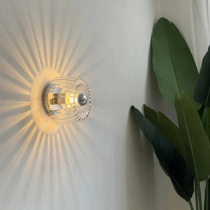 Moderne Glas-Wandlampe, Nordic Bauhaus Stil, warmes Licht, Wohnzimmer Dekoration.