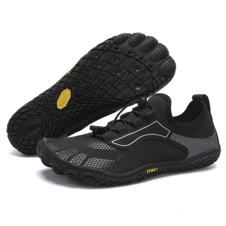 Schwarze Barfußschuhe, rutschfeste Sohle, atmungsaktiv, sportlich, minimalistisch.