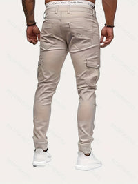 Beige Herren-Cargohose, Calvin Klein, Taschen, sportlich, modern, bequem, Streetwear.