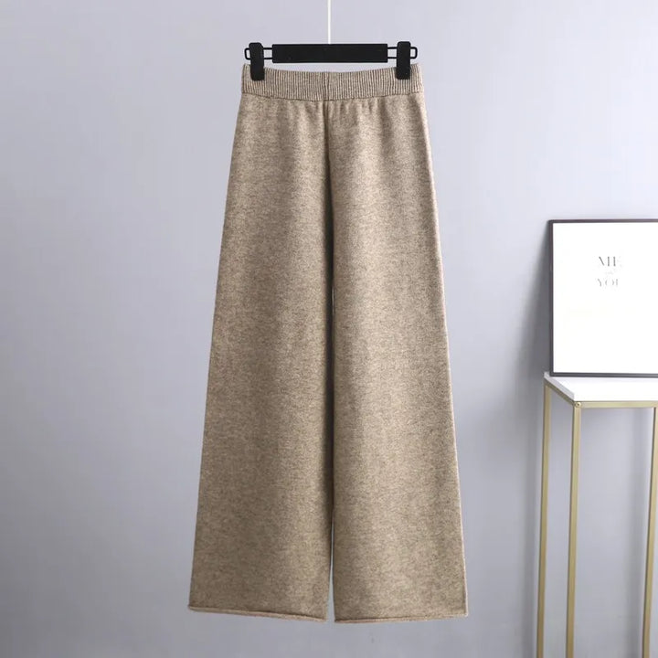 Beige Damenhose aus Wolle, weite Passform, elegant, bequem, modisch, Herbst-Winter-Kollektion.