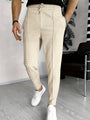 Beige karierte Herren-Chinohose, lässig, modern, mit Kordelzug, ideal für Freizeitmode.