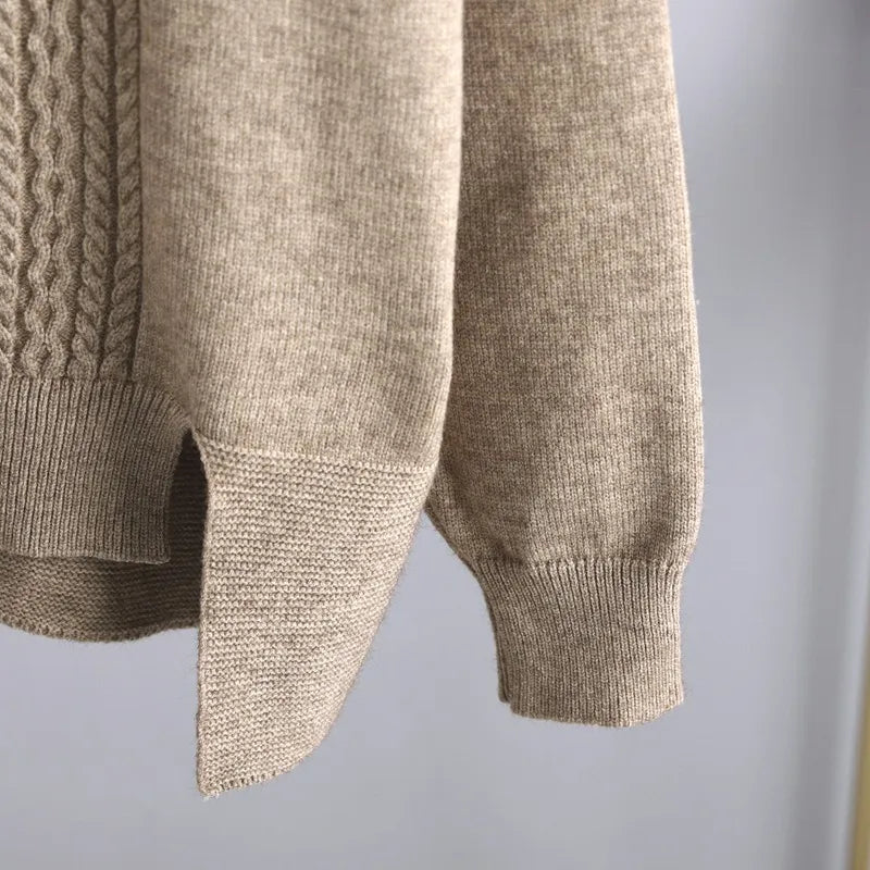 Beiger Strickpullover aus Wolle, Zopfmuster, Damenmode, Herbst-Winter, gemütlich, elegant.