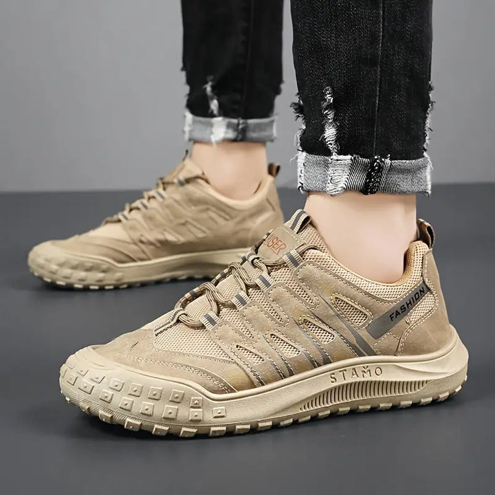Beige Wanderschuhe für Herren, atmungsaktiv, rutschfest, ideal für Outdoor-Aktivitäten.