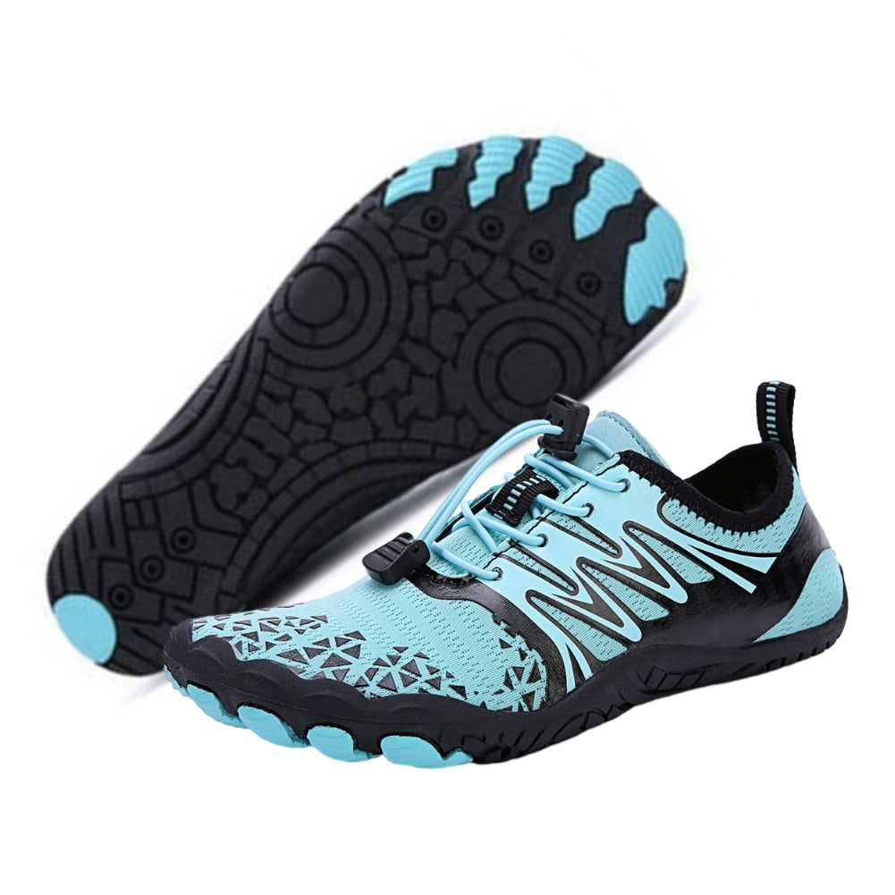 Blauer Barfußschuh mit schwarzer Sohle, atmungsaktiv, ideal für Outdoor-Aktivitäten.