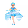 Fliegende Feenpuppe in Blau, schwebend, mit leuchtenden Flügeln, Kinderspielzeug.