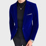 Blauer Samt-Blazer für Herren, elegantes Design, ideal für formelle Anlässe, modischer Look.