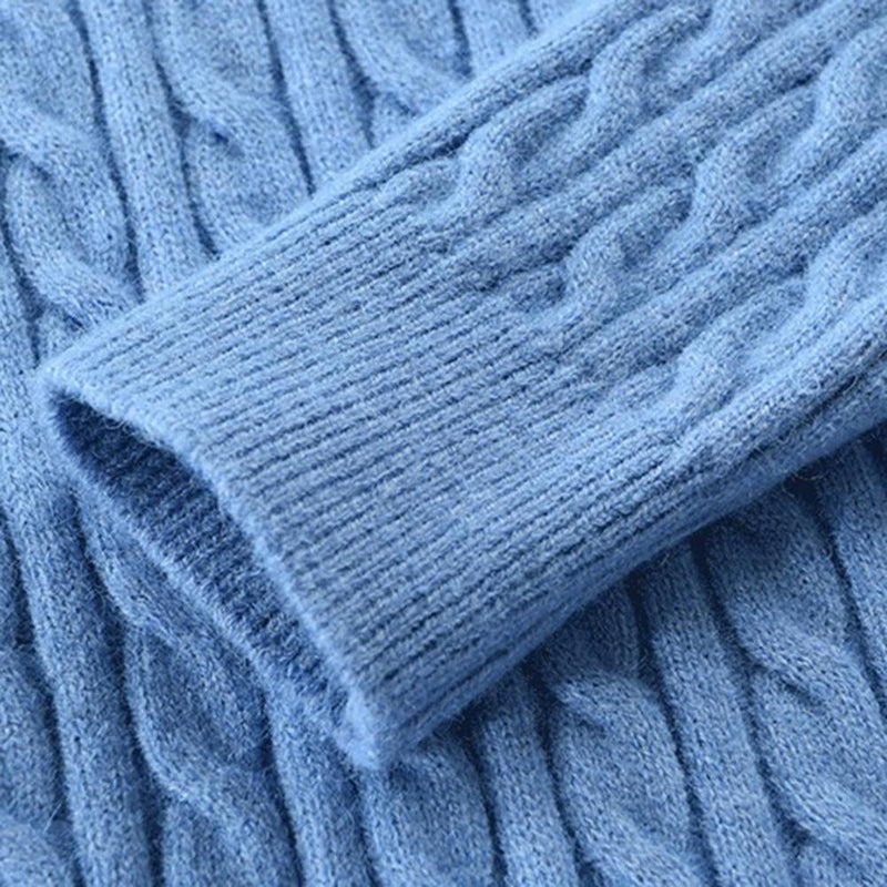 Blauer Strickpullover aus Wolle, Zopfmuster, weiches Material, modisch, warm, Winterkleidung.