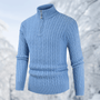 Hellblauer Herrenpullover mit Zopfmuster, Reißverschluss, aus Wolle, Wintermode.
