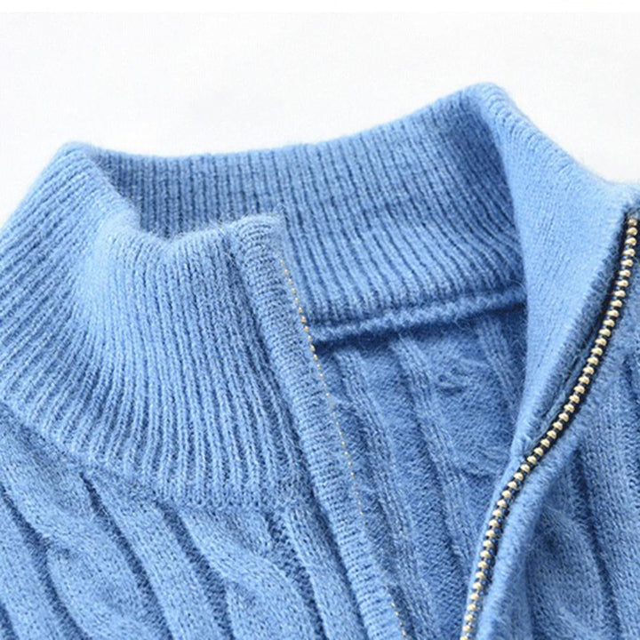 Blauer Strickpullover mit Reißverschluss, Zopfmuster, weiche Baumwolle, modisch, bequem.