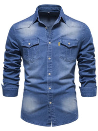 Blaues Jeanshemd für Herren, langärmelig, mit Knopfleiste und Brusttaschen.