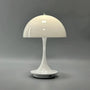 Weiße Pilzlampe aus Kunststoff, modernes Design, Tischleuchte für Wohnzimmer.