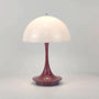Weiße Blütenknospenlampe mit braunem Sockel, modernes Design, Tischleuchte, Inneneinrichtung.