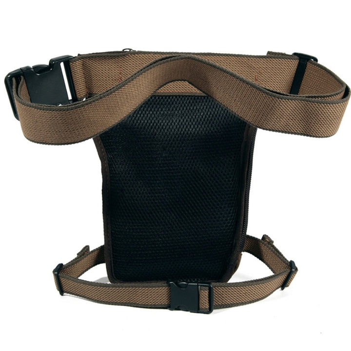 Braune Hundetragetasche aus Nylon mit verstellbaren Gurten, ideal für Outdoor-Aktivitäten.