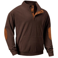 Brauner Herrenpullover mit Knopfleiste und Wildlederbesatz, modisch und bequem.
