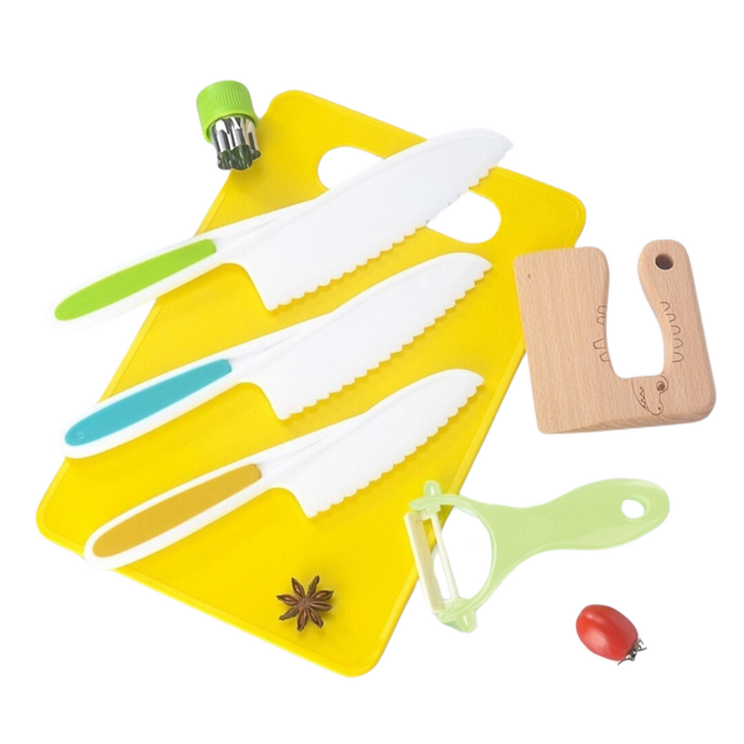 Buntes Küchenmesser-Set mit gelbem Schneidebrett, Schäler und Holzschärfer.