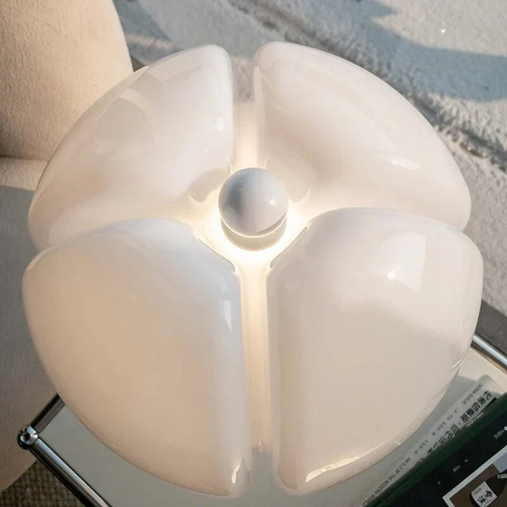 Weiße Designer-Tischlampe aus Glas, modern, für Schlafzimmer, stilvolle Beleuchtung.