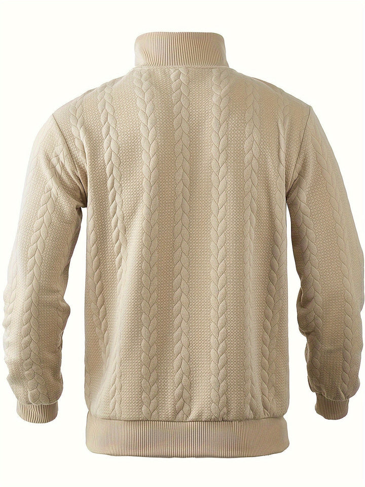 Beiger Strickpullover mit Zopfmuster, Herrenmode, warm, gemütlich, Winterkleidung, Rückansicht.