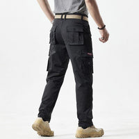 Schwarze taktische Cargohose für Herren, robust, mit mehreren Taschen, ideal für Outdoor-Aktivitäten.