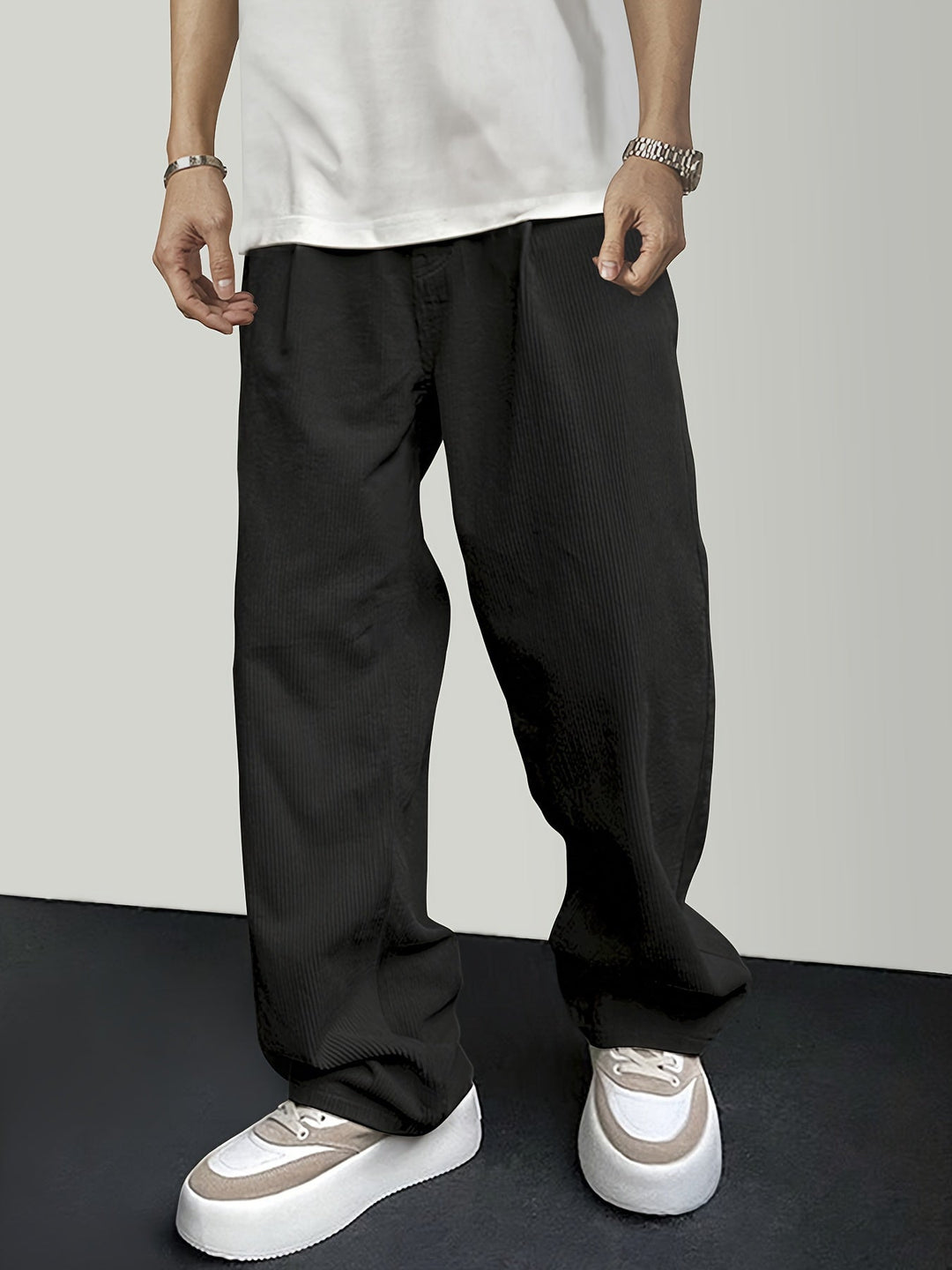 Männerhose Cord schwarz, Kordelzug, lässig, Polyester, Streetwear, Mode, bequem.