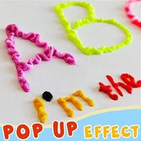 Bunte 3D-Buchstaben aus Knete auf weißem Hintergrund, Pop-up-Effekt, DIY Bastelmaterial.