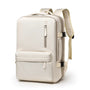 Beiger Rucksack aus Leder mit Reißverschlusstaschen, ideal für Reisen und Alltag.