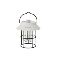 Weiße Retro-Laterne mit schwarzem Metallrahmen, LED-Licht, tragbar, Vintage-Design.